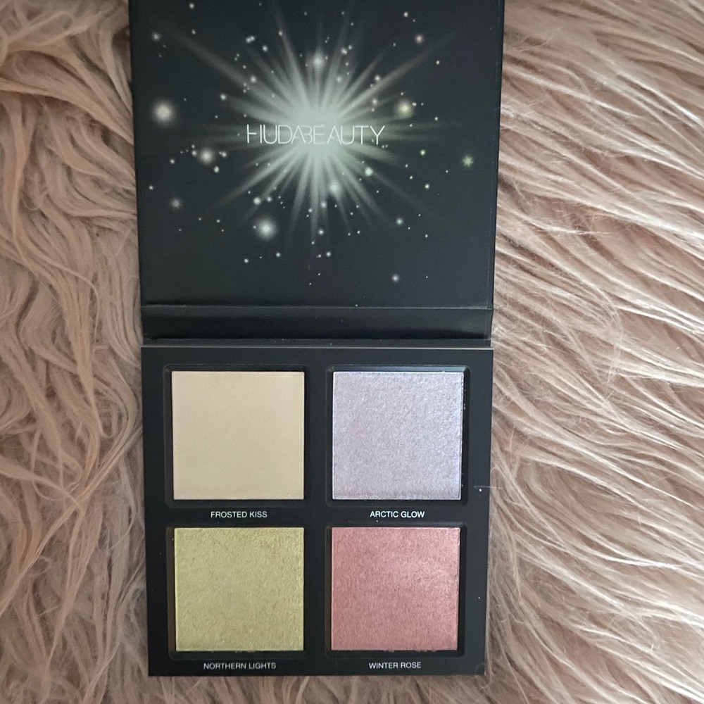 Huda Winter highlight Palette - Picture 2 of 3